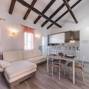 https://ca-laura.hotelslidodijesolo.com