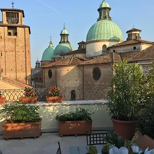 https://la-loggia-al-duomo-treviso.hotelslidodijesolo.com